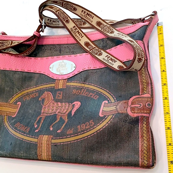 UNIQUE VERY RARE VINTAGE PINK FENDI SELLERIA SPALMATI MESSENGER/CROSS BODY BAG. - Picture 4 of 16